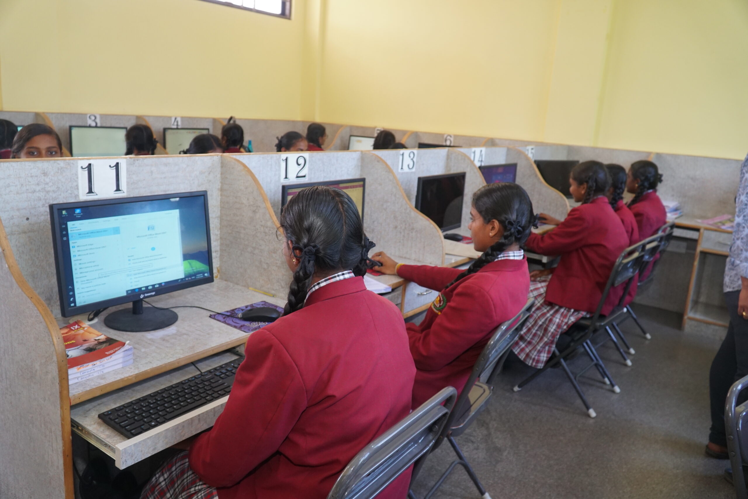 New Oxford International School Computer Lab